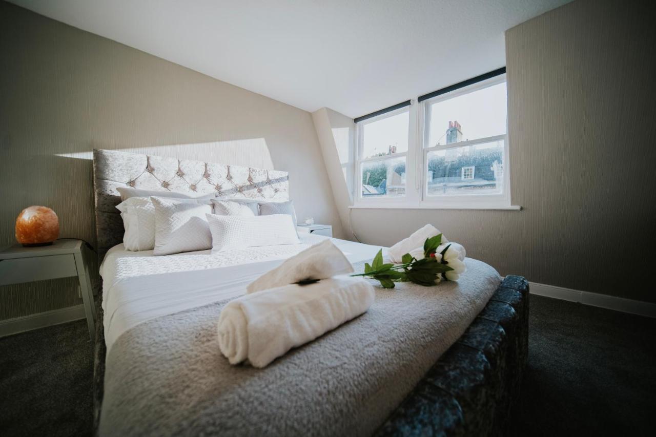 Roman Penthouse- City Skyline Views, 4K Tvs, 5G Wifi And More! Apartman Bath Kültér fotó